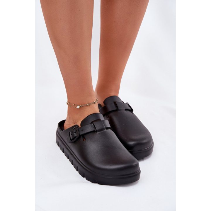 Guminiai juodi klumpės su dirželiu laisvalaikiui STEP IN STYLE