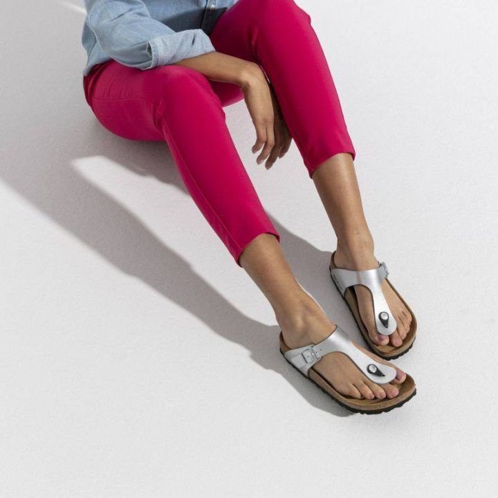 Moteriškos šlepetės per pirštą Birkenstock Gizeh, sidabro