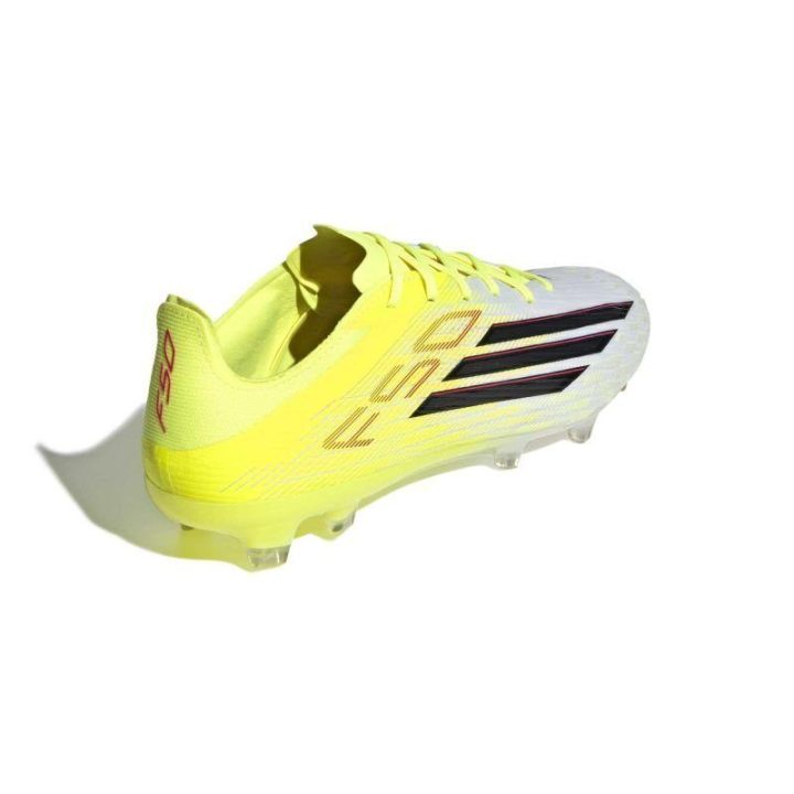 Futbolo bateliai natūraliai vejai adidas F50 Pro