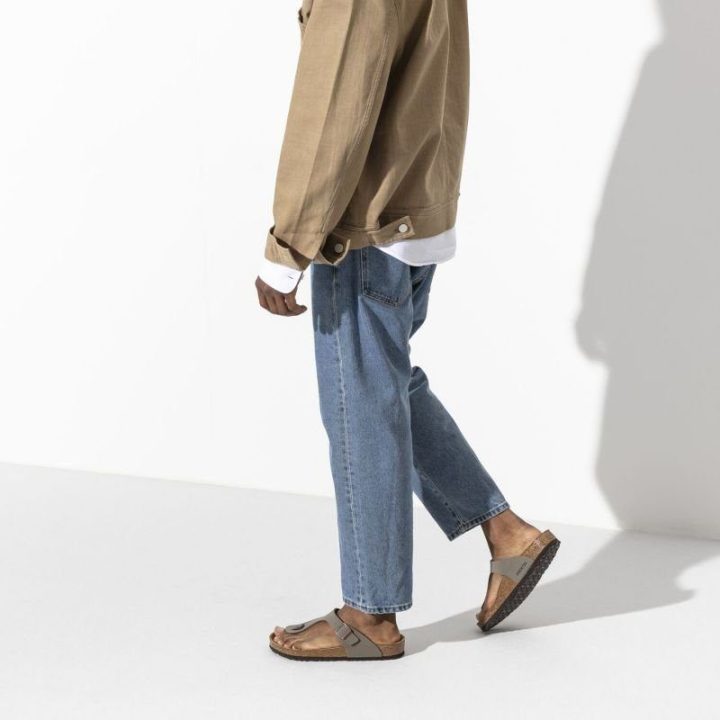 Moteriškos šlepetės per pirštą Birkenstock Gizeh, pilkai smėlio