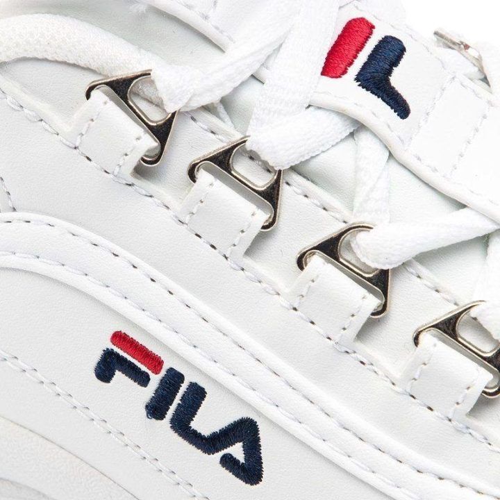 Moteriški suvarstomi sportbačiai FILA Strada Low, balti