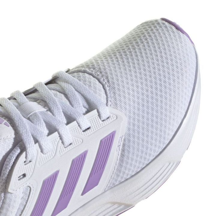Moteriški bėgimo bateliai su Cloudfoam adidas Galaxy 6, balti