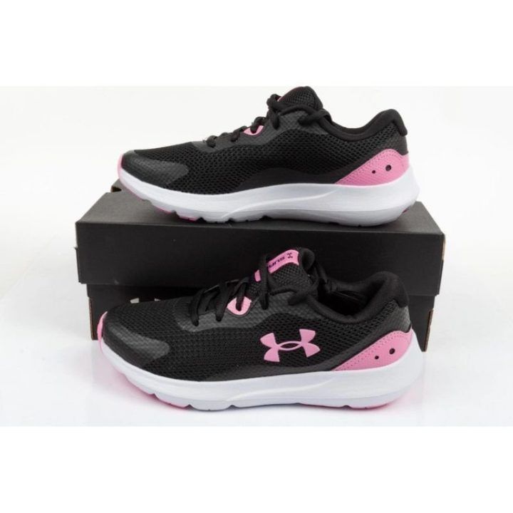 Moteriški sportbačiai su tinkliniu viršumi Under Armour, juodi