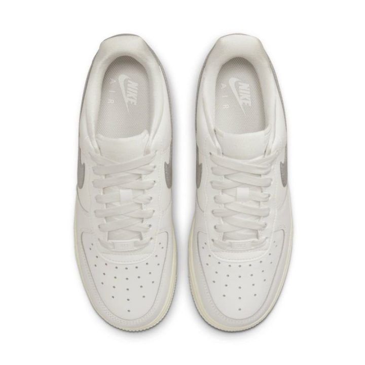 Moteriški sportbačiai Nike Air Force 1 '07, balti