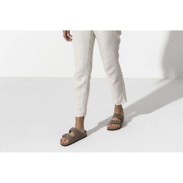 Moteriškos šlepetės su reguliuojamomis sagtimis Birkenstock Arizona, rudos