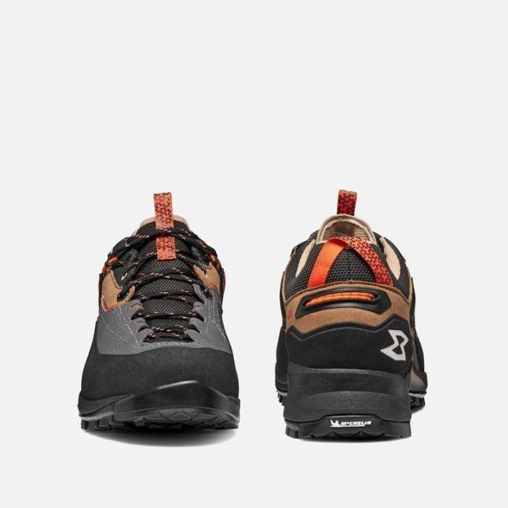 Žygio batai su GORE-TEX membrana Garmont Akron GTX, rudi