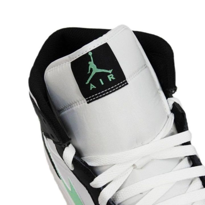Vyriški sportbačiai aukštu auliuku Air Jordan 1 Mid, balti