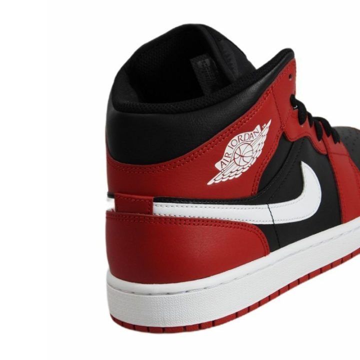 Vyriški sportbačiai aukštu auliuku Air Jordan 1 Mid, juodi, raudoni ir balti