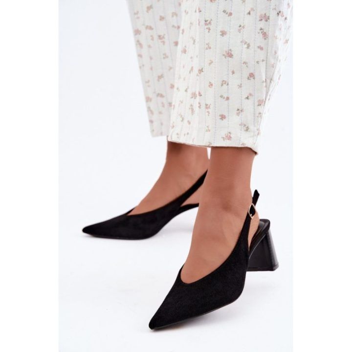 Juodi aukštakulniai bateliai su atviru kulnu Step in style